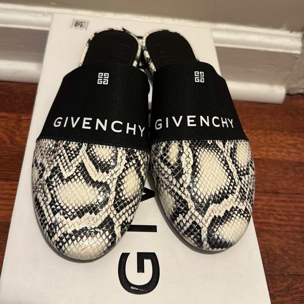 Givenchy Bedford Logo Slip on Napa Flat Mules size 36